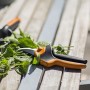 Fiskars Forbici bypass con impugnatura rotante, PowerGear X, Acciaio antiaderente, 22 cm, Nero/Arancione, PX94, 1023628