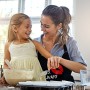 Uarter Divertente da cucina Grembiuli per le coppie "Mr. Right Mrs. sempre ragione" con 2 tasche Nero Grande, confezione da 2