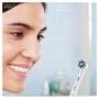 Oral-B Pro 2 2500 Design Edition Spazzolino Elettrico Ricaricabile, 2 Modalità di Spazzolamento, Bianco