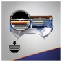 Gillette Fusion 5 Rasoio da uomo con testita di ricarica + Gel da Barba + Astuccio per Testina. Idea Regalo. Edizione Champions 