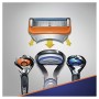 Gillette Fusion 5 Rasoio da uomo con testita di ricarica + Gel da Barba + Astuccio per Testina. Idea Regalo. Edizione Champions 