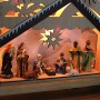 WeRChristmas 24 cm – presepe in legno, decorazione di Natale illuminato con 8 LED bianco caldo