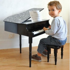 Vilac 8294 - Giocattolo prima infanzia, Grande piano a coda con sgabello, colore: Nero [Importato da Francia]