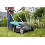 Gardena PowerMax Tosaerba a Batteria Li-18/32, Blu/Nero/Arancione, Larghezza di Taglio: 32 cm, 18 V / 2.6 Ah, Senza Batteria