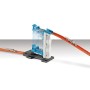 Hot Wheels Solleva e Lancia, Playset per Macchinine con 2 Corsie, Include Connettori, Pezzi di Pista e un Veicolo, Giocattolo pe