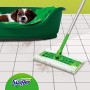 Swiffer Starter Kit XXL Scopa con 1 Manico + 8 Panni di Ricambio, per Catturare E Intrappolare La Polvere
