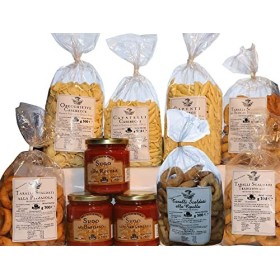 Dispensa dei Grandi Sapori Bell'Olio di Puglia. Prodotti tipici italiani. Pasta artigianale di semola di grano duro in vari form